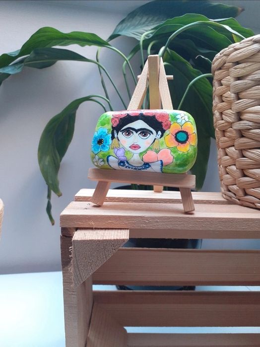 Frida, malowany kamień, prezent, upominek, ozdoba