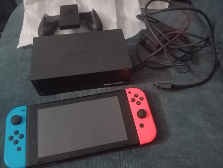 Nintendo switch Nova na caixa com acessórios