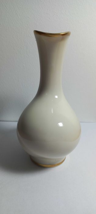 Porcelanowy dzbanuszek  , wazonik z sygnaturą. Alka Bawaria .