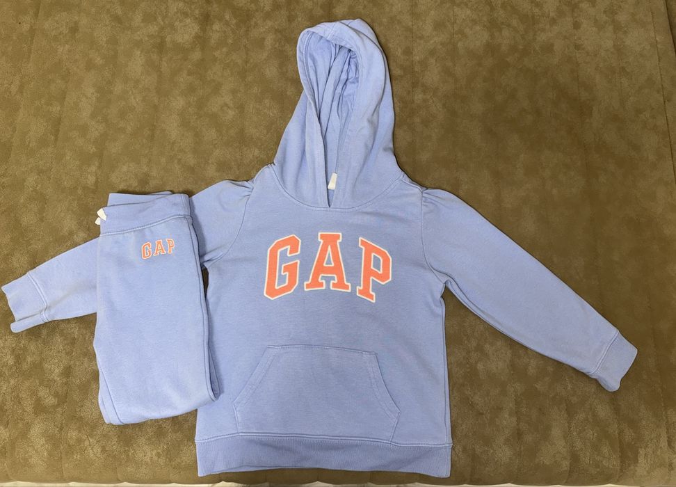 Костюм Gap на девочку 4/5лет