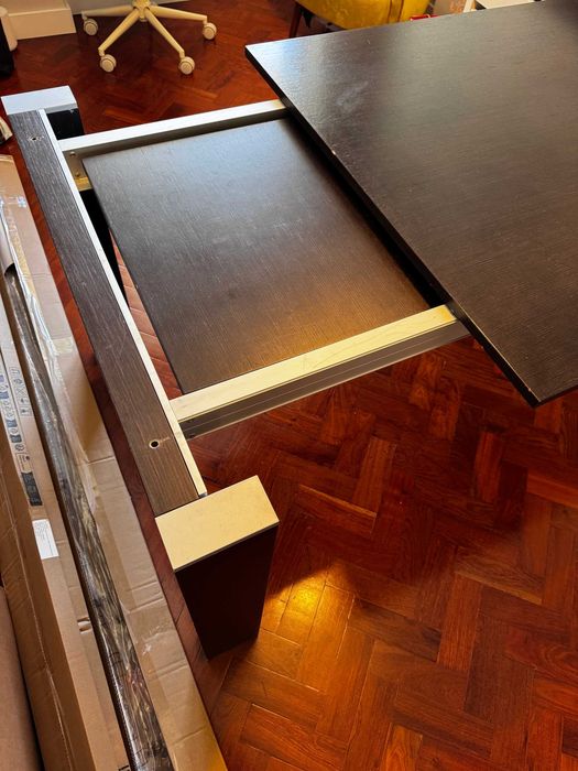 Mesa de Jantar extensivel de 150cm/ 250cm comprimento em madeira de wengué