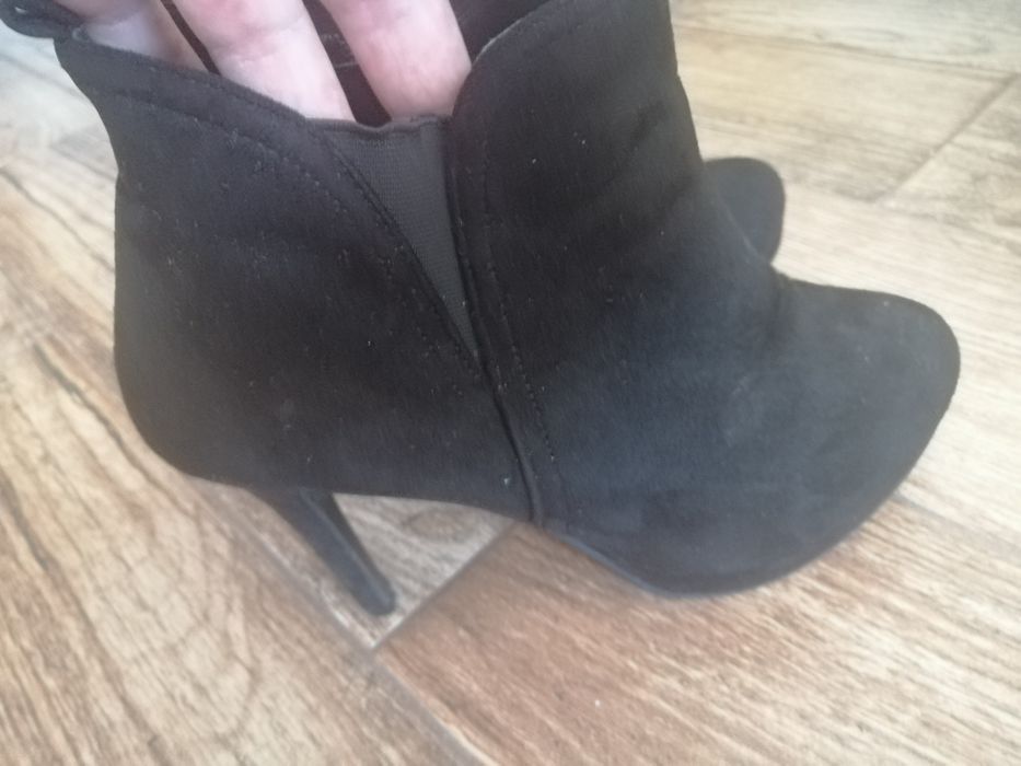 Buty damskie na obcasie
