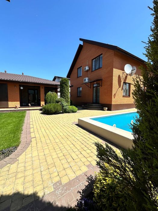 Продам дом с бассейном Новоалександровка