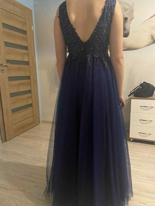 Sprzedam piękną sukienkę rozm. 40