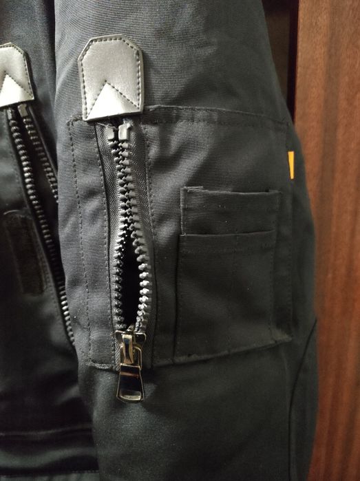 Зимова куртка чоловіча