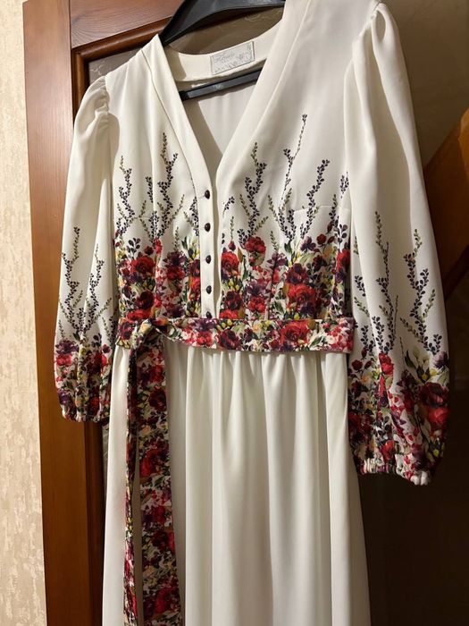 Б/У плаття,одягалися 1-2 рази