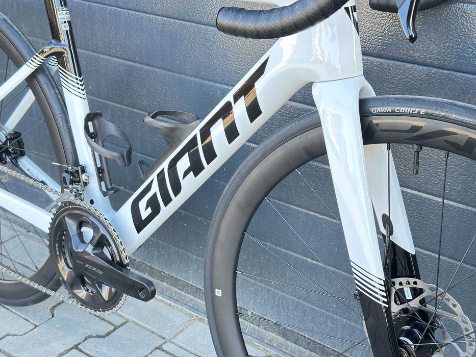 Rower szosowy Giant Propel Advanced 2 2027 S oraz M/L