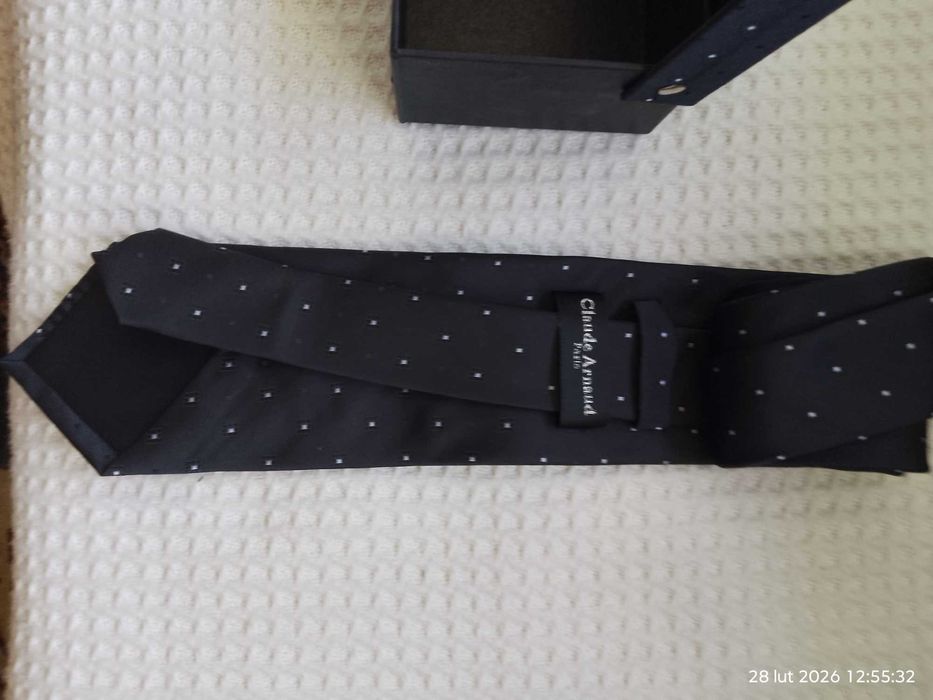 Krawat w pudełku ozdobnym