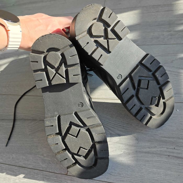 Шкіряні черевики демісезонні, масивні, берци