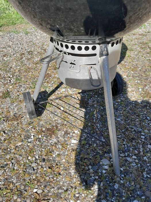 Sprzedam grill  weber 57cm .Mozliwa wysyłka.