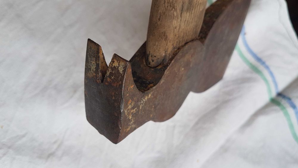 Stara niemiecka siekiera klauenbeil