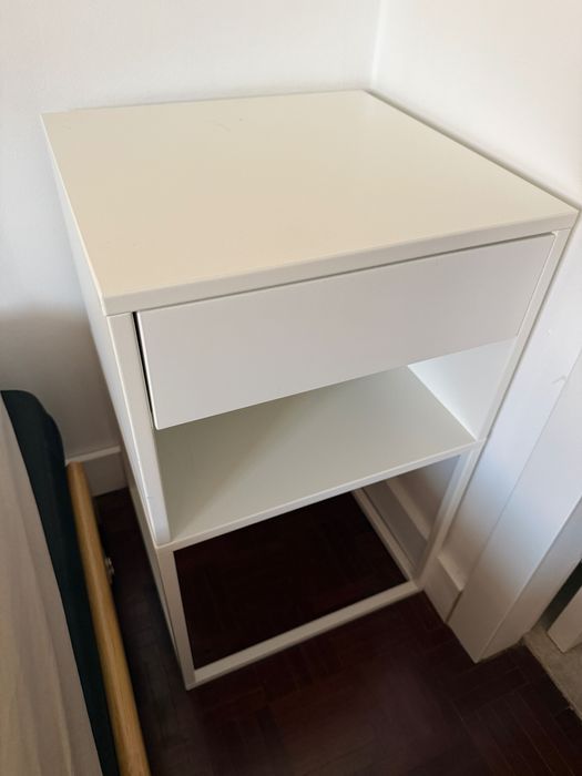 Mesa de cabeceira IKEA