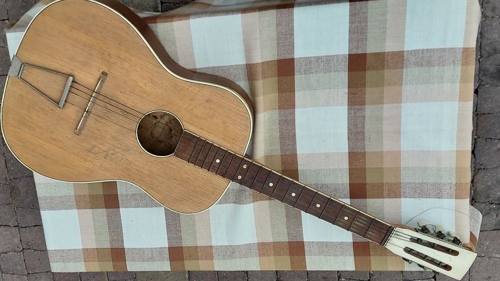 Obrazy lampa gitara ozdobne