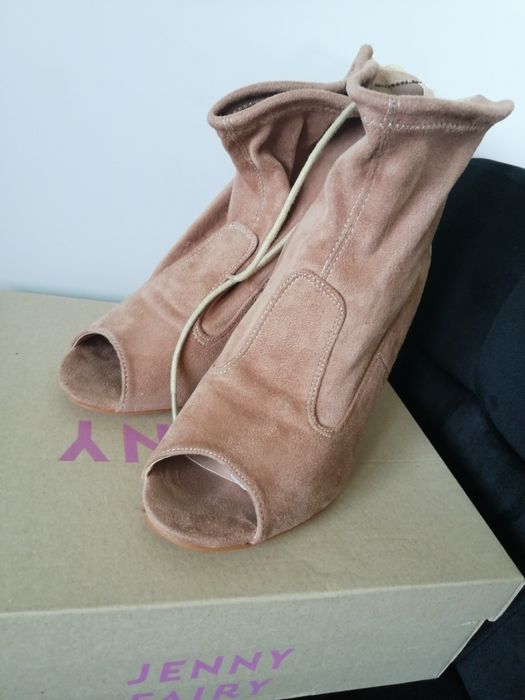 Nowe zamszowe buty na obcasie rozm 37