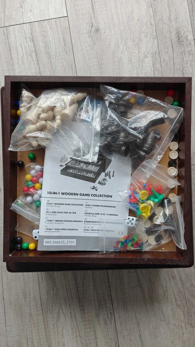 Drewniany zestaw gier – pudełko