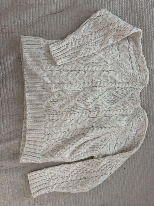 Sweter z odkrytymi plecami