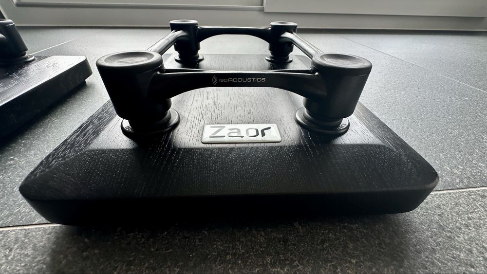 Isoacoustics Aperta Zaor Stands