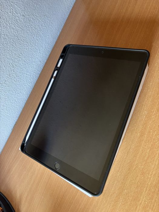 iPad 9 (Ecrã 10'') 64GB Wi-Fi + 4G LTE Space Gray + Apple Pencil + Capa Spigen