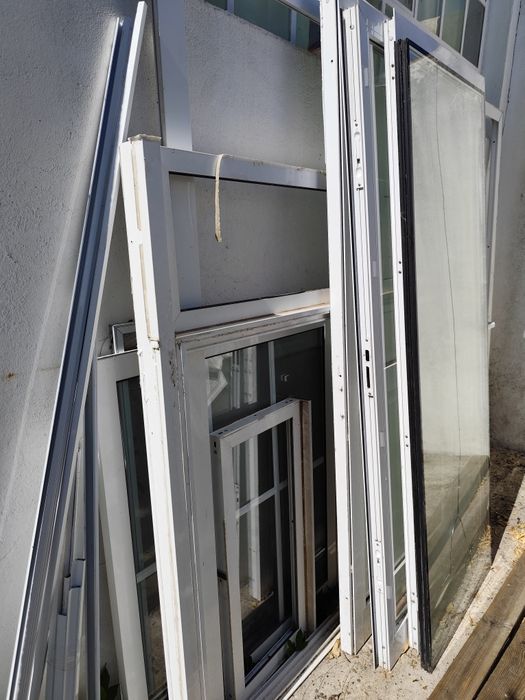 Janela de duas folhas em alumínio branco