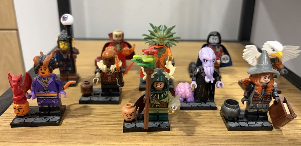 Lego minifigures 71047