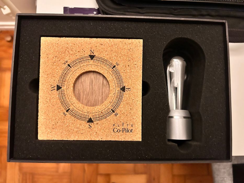 Candeeiro de levitação magnética FLYTE
