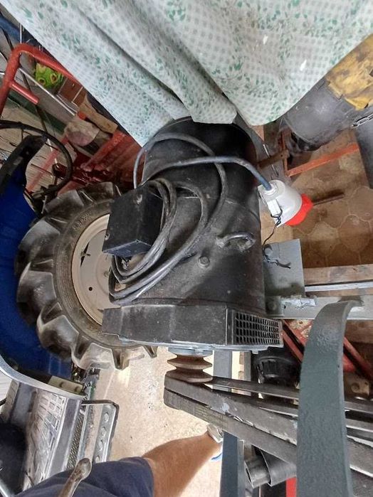 GERADOR ANTIGO 5KVA para ligar tomada de força trator/motocultivador