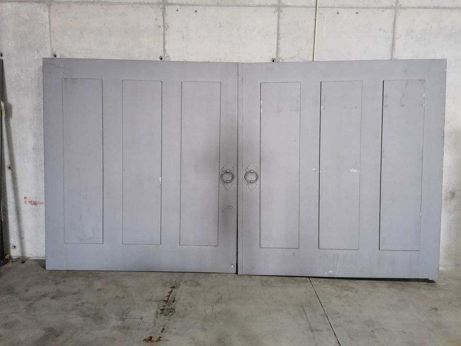 Portão Metálico de 2 Folhas em Aço – Estilo Clássico, Grande Dimensão