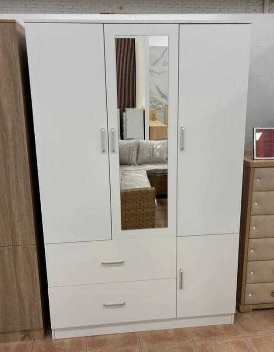 LIQUIDAÇÃO!! ROUPEIRO DE 3 PORTAS COM ESPELHO + PORTES POR 205€