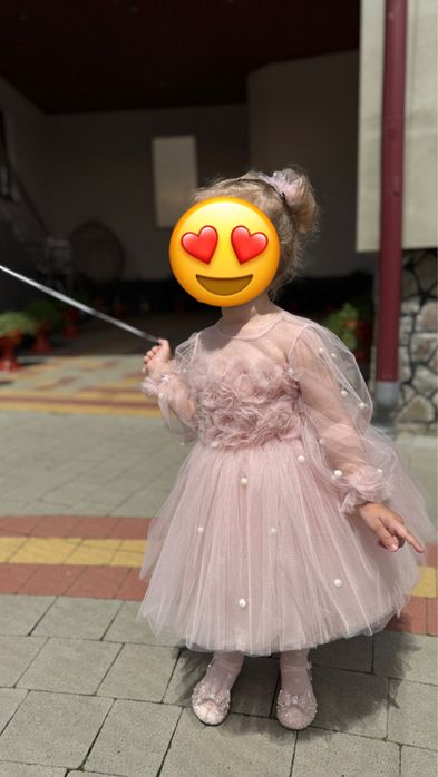 Вишукана сукня для дівчинки