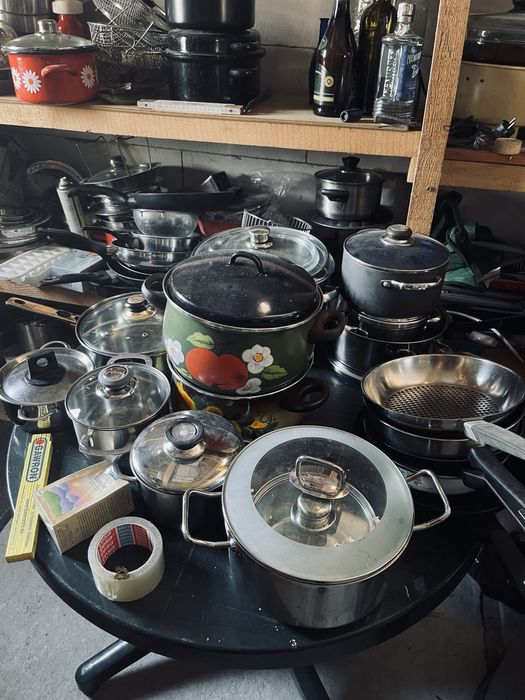 Продам сковорідки і кастрюлі