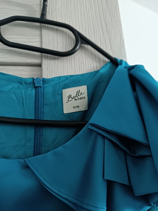Turkusowa satynowa mini elegancka z paskiem rozmiar S