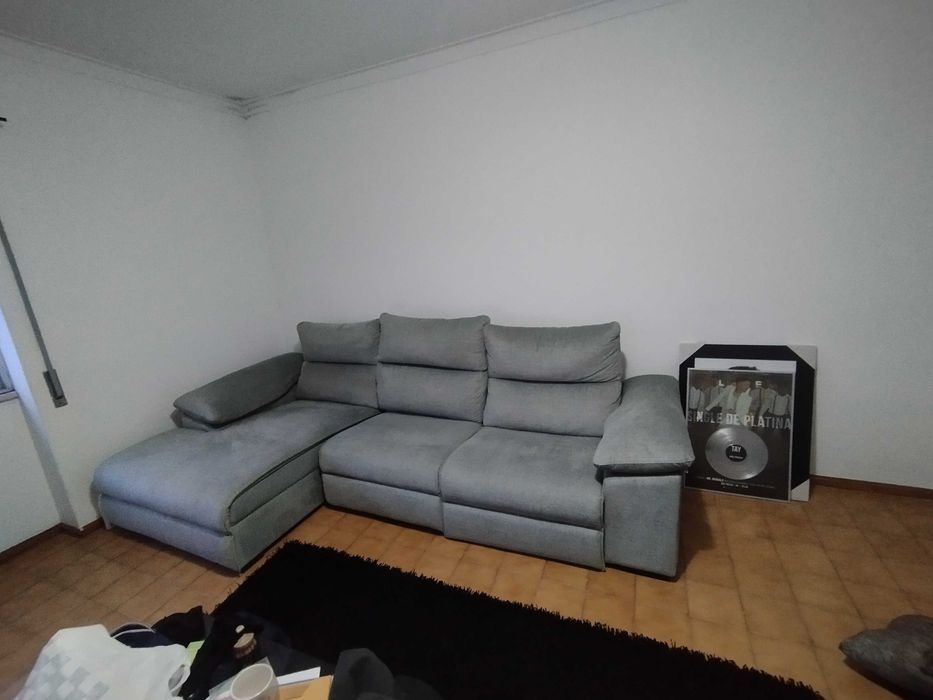 Sofá semi-novo, com poltrona elétrica