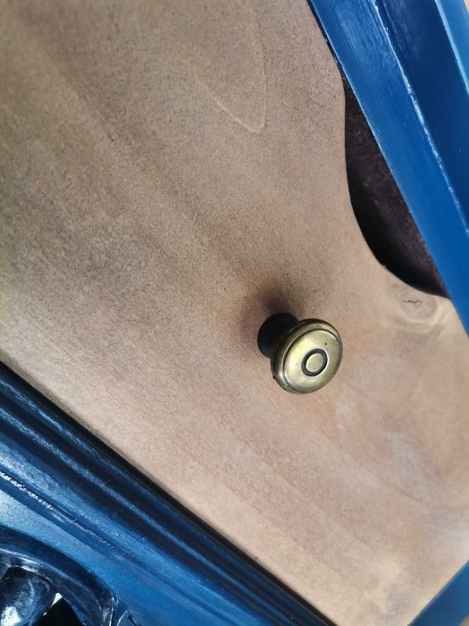 Mesa de apoio ou de cabeceira, recuperada, reciclada e reconstruída