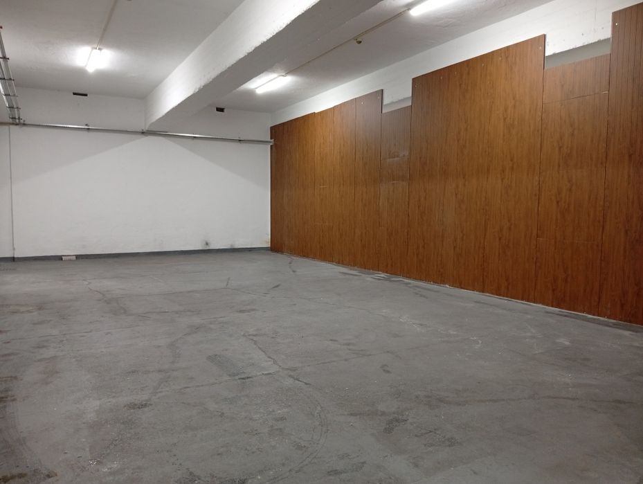 Armazém 110 M2 em Sacavém 1200€