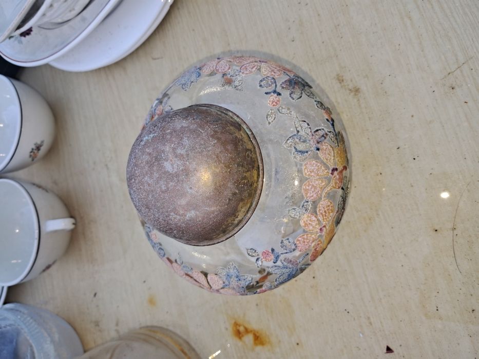 Frasquinho em vidro com tampa em metal