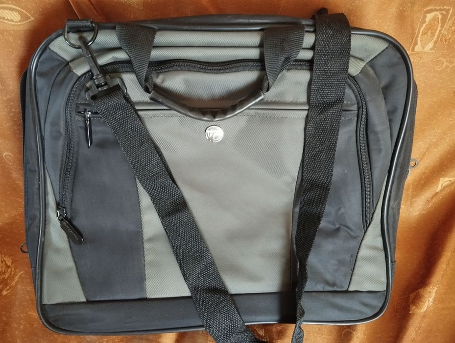 Сумка под ноутбук и документы.