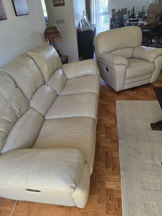 Sofá Reclinável em Pele + Poltrona — Conjunto — Muito Confortável