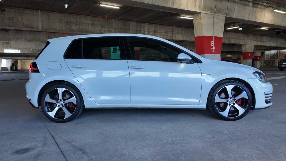 VW Golf VII GTI TSI BMT*DSG*Tecto de abrir*Pele*Bola de reboque*