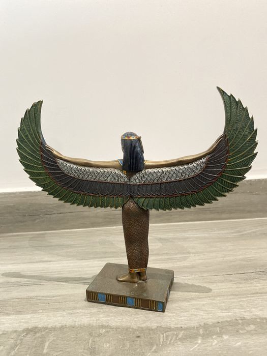 Estátua Deusa Ísis