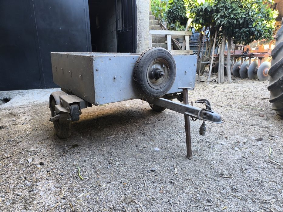 Reboque usado para venda