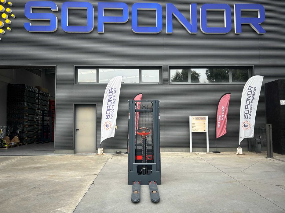 Stacker Linde 1400 Kgs com plataforma de operador