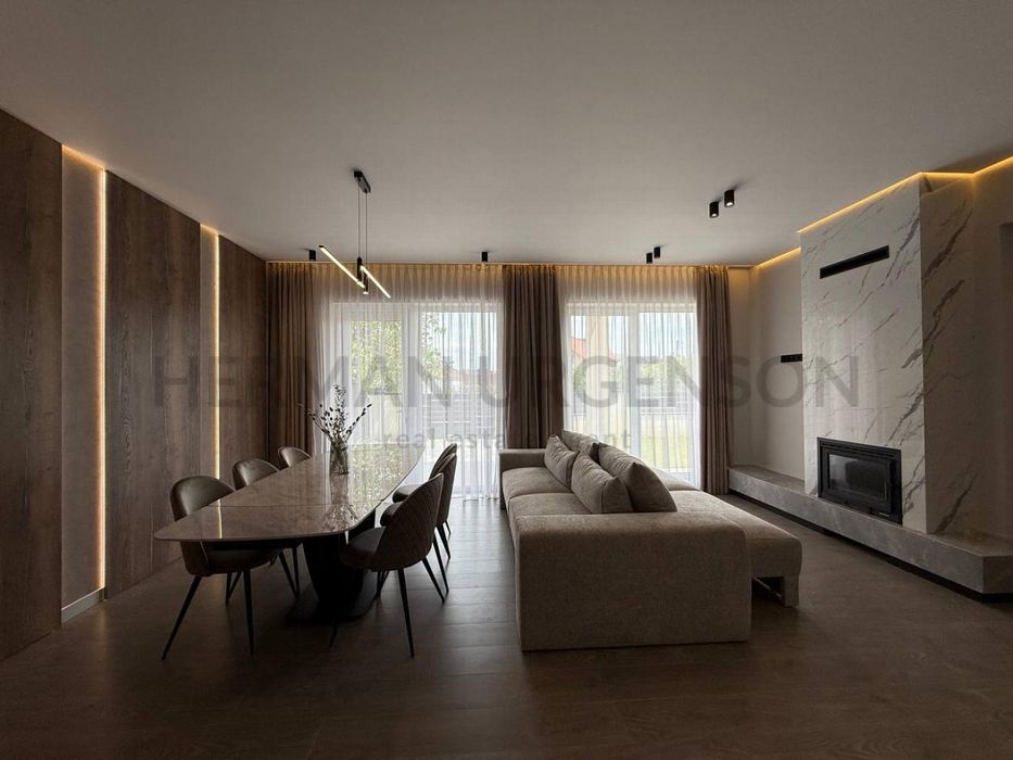 Продаж дуплексу 175 м.кв / 3.5 сотки / Ужгород, р-н Садовий