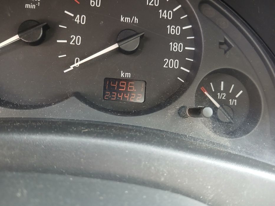 Vendo Opel Corsa 1.7 Dti, do ano 2002. Ótimo estado.