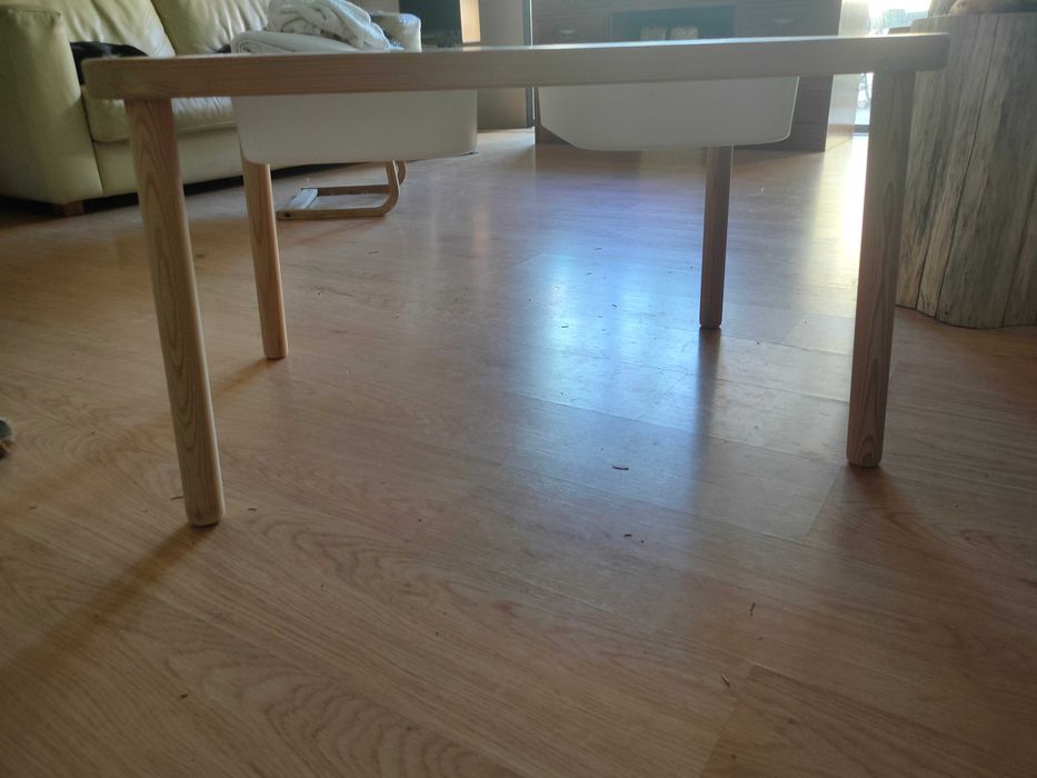 Mesa Flisat com 2 caixas de Arrumação