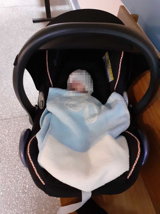 wózek Quinny Moodd 3w1 + gondola + fotelik, biało-czarny