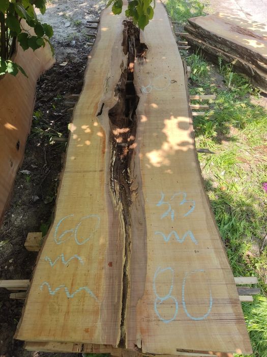 Monolity gruszy ponad 3 m długie szerok 80-90 cm