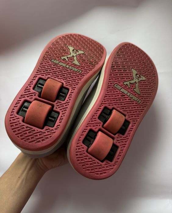 Роликові кросівки Heelys