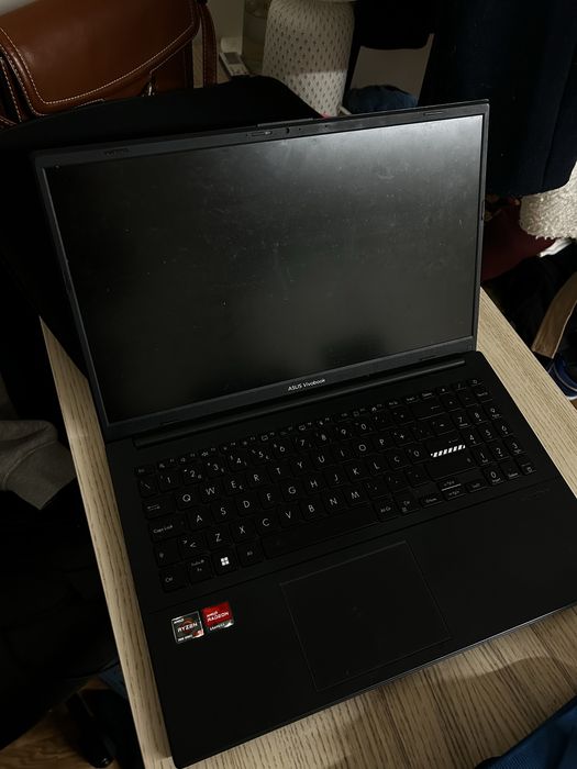 Portátil Asus Vivobook 15 (16GB RAM/ 512GB SSD) - Ryzen 5 7520U