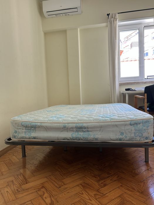 Urgente! Estrado com pés cama casal 140x195
