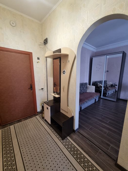 Світло є постійно.індивідуальне  опалення,квартира подобово